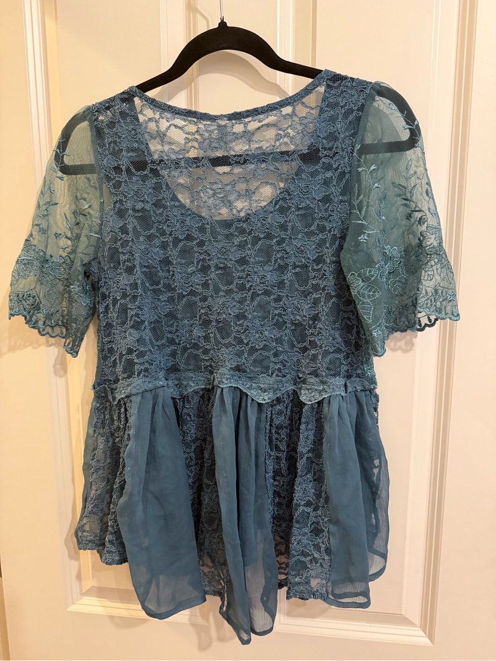 Free people y2k fairy goth peplum embroidered lace top
Size small - Picture 2 of 6
